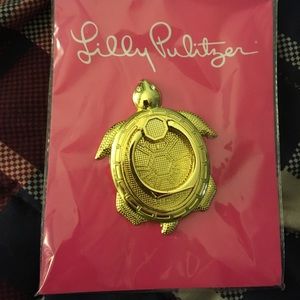 Lilly Pulitzer turtle phone stand